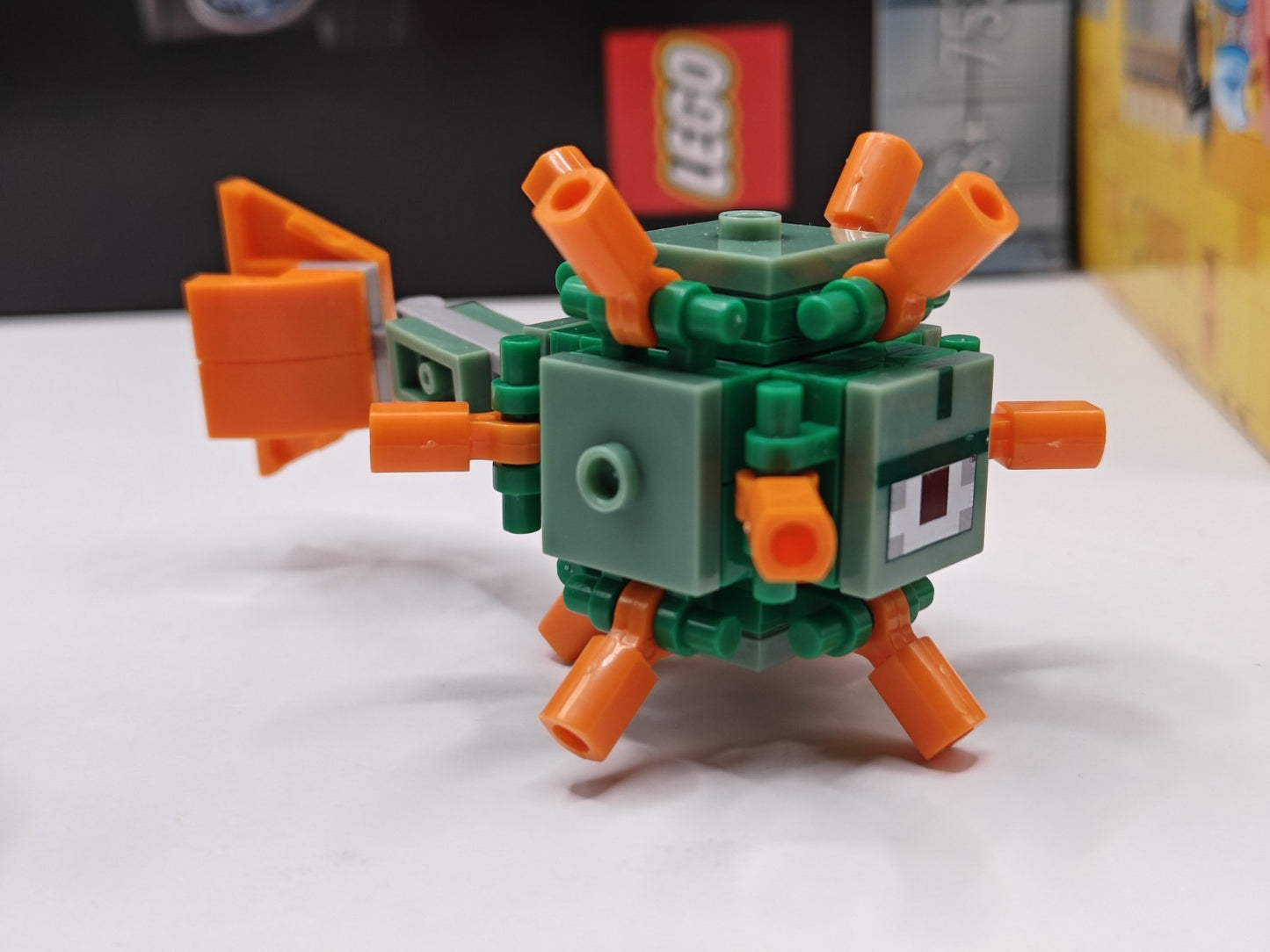NEW LEGO Minecraft: Elder Guardian & Guardian Figures 21180 The Guardian Battle