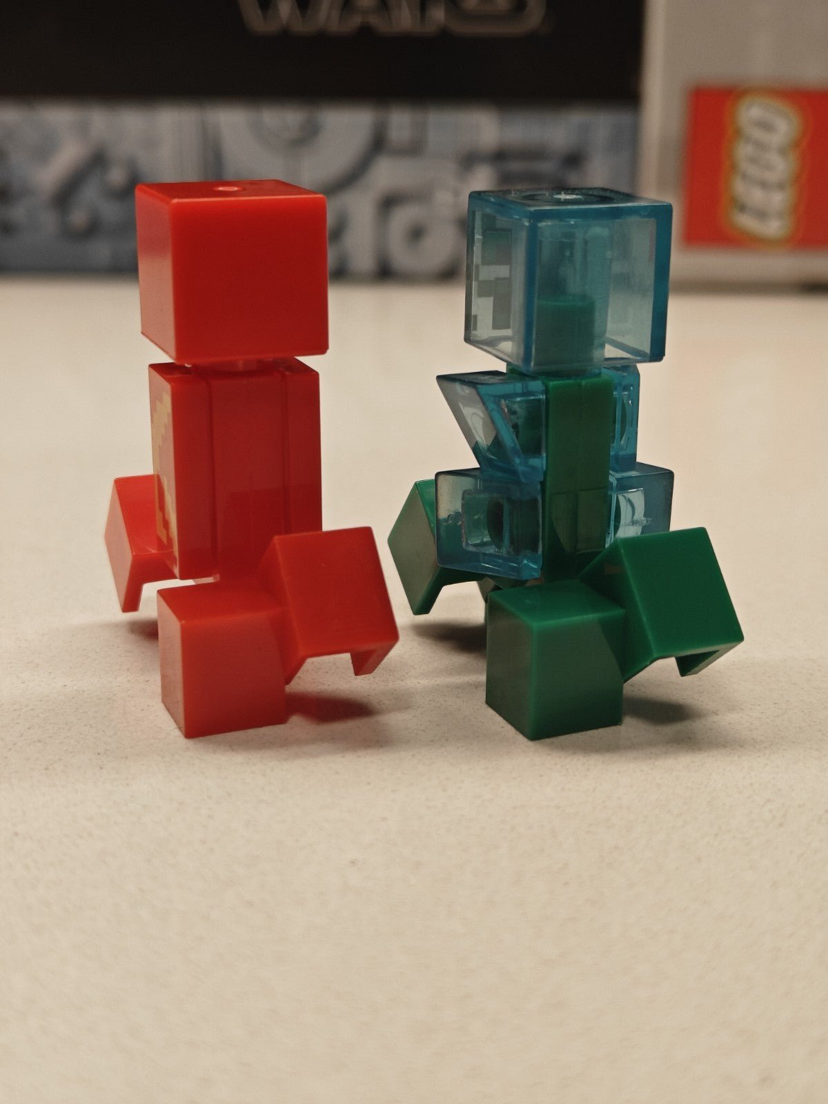 NEW LEGO Minecraft Charged Creeper + Exploding Creeper Minifigure Set